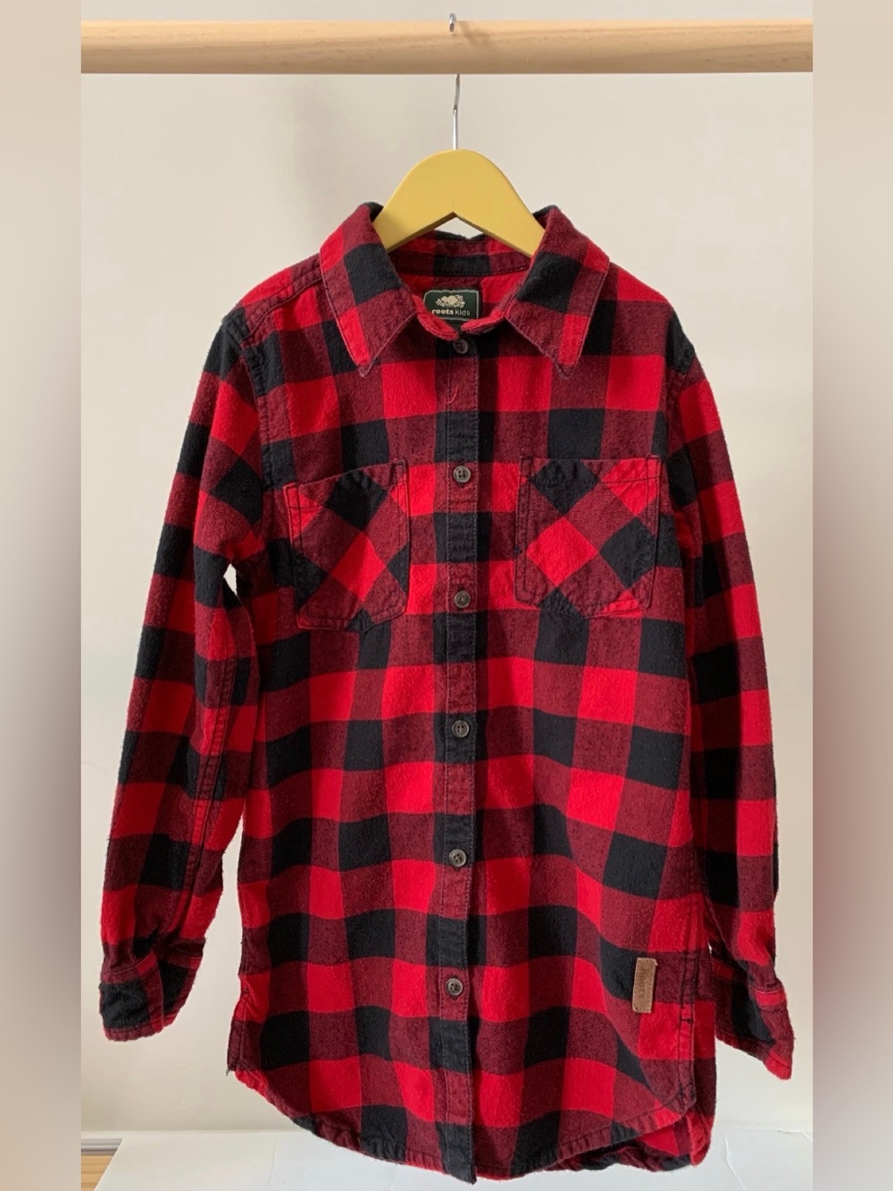 🦫Roots Kids Red and Black Buffalo Plaid Button-Down Shirt MED